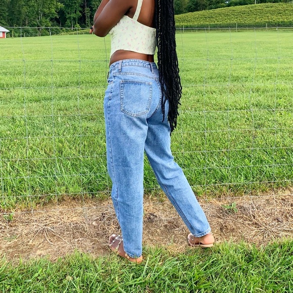 PrettyLittleThing Mom Jeans - Picture 2 of 6